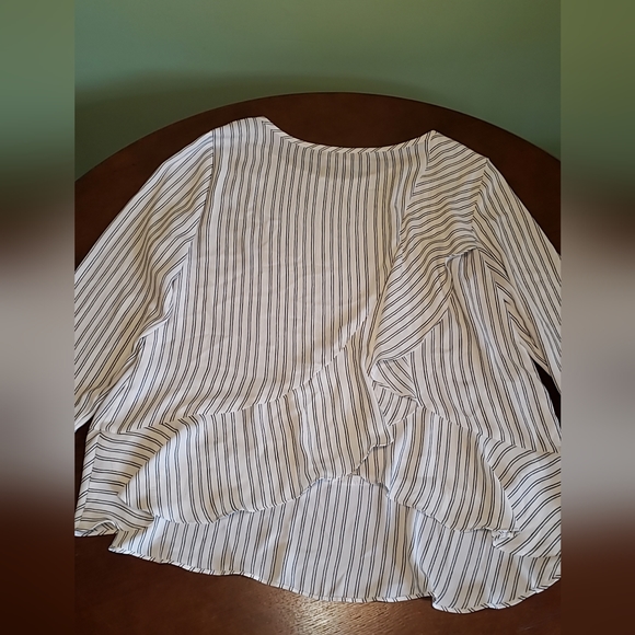 LOFT Women's Blouse White Striped Back Ruffle Medium - Picture 6 of 6